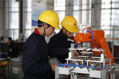 安丘職業(yè)中專在全省技能大賽中勇奪第一名 技術(shù)服務(wù)領(lǐng)域的卓越成就